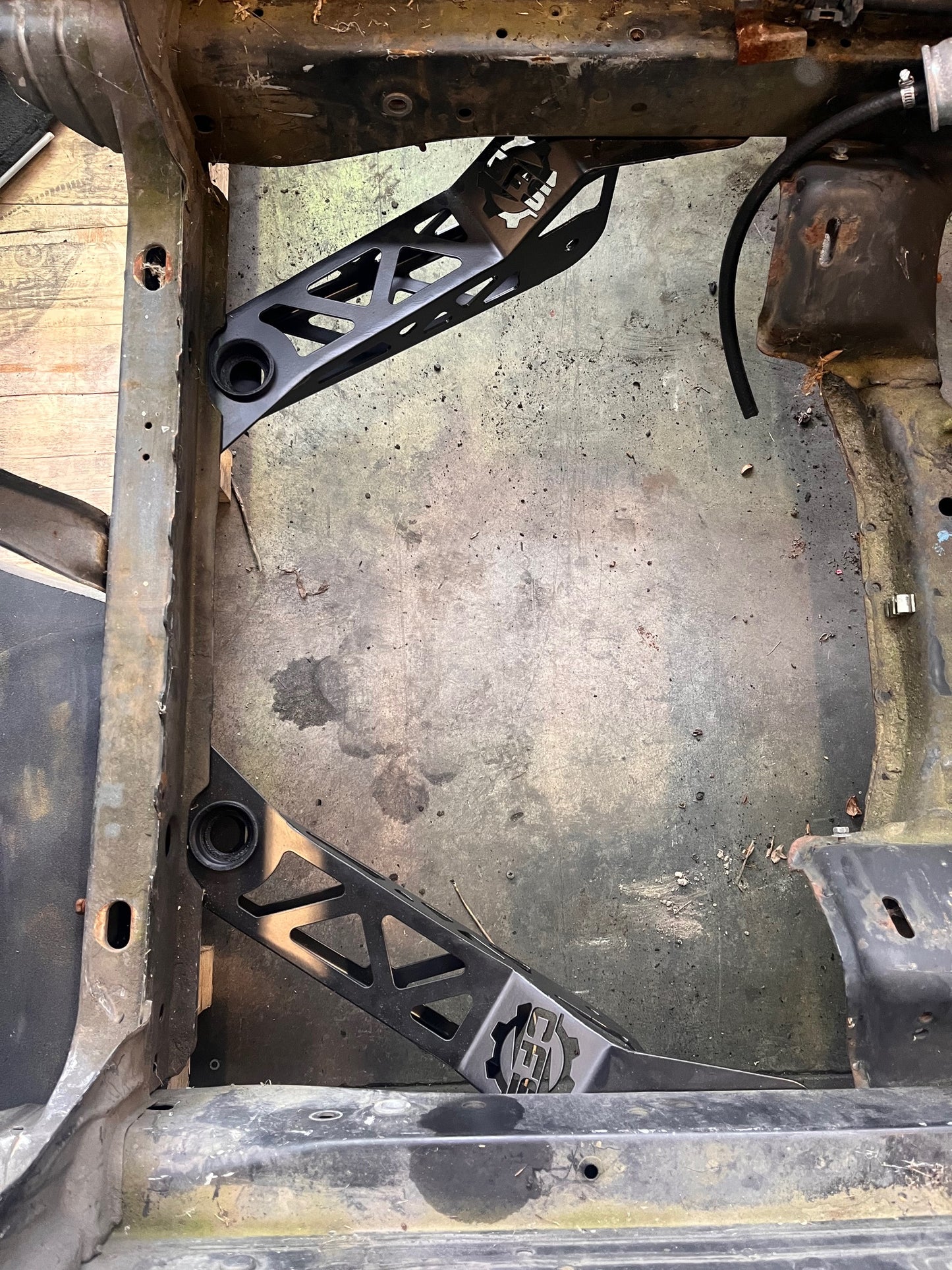 R33 Front Castor(Tension) Brackets